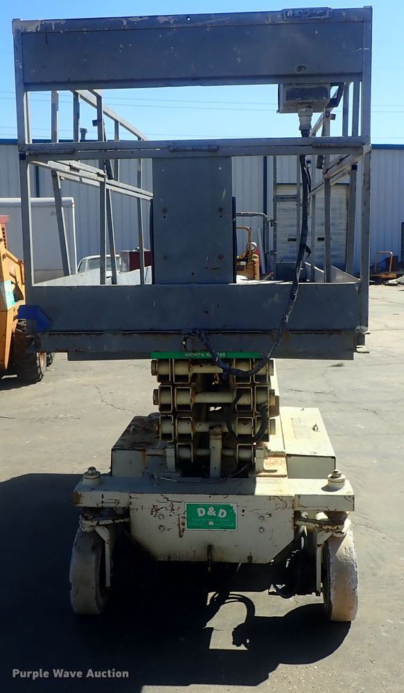 image for item DE0841 Terex TS30  scissor lift