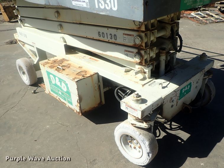 image for item DE0841 Terex TS30  scissor lift