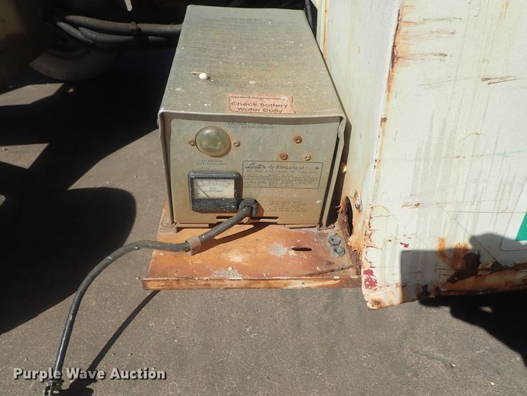 image for item DE0841 Terex TS30  scissor lift