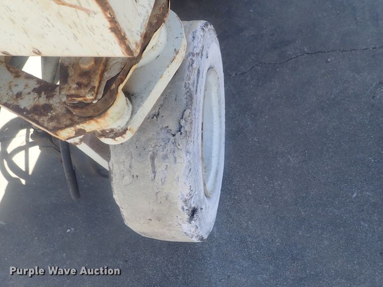 image for item DE0841 Terex TS30  scissor lift