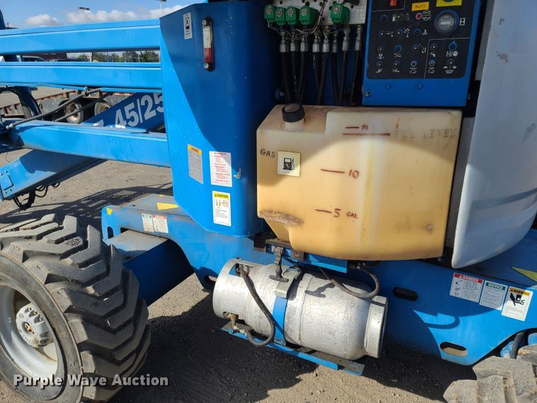 image for item DE2458 2000 Genie Z-45/25  boom lift