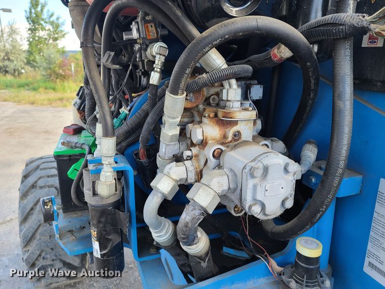 image for item DE2458 2000 Genie Z-45/25  boom lift