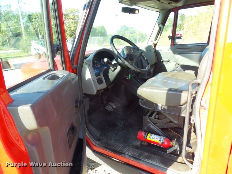 image for item DF0887 2013 International TerraStar  utility truck