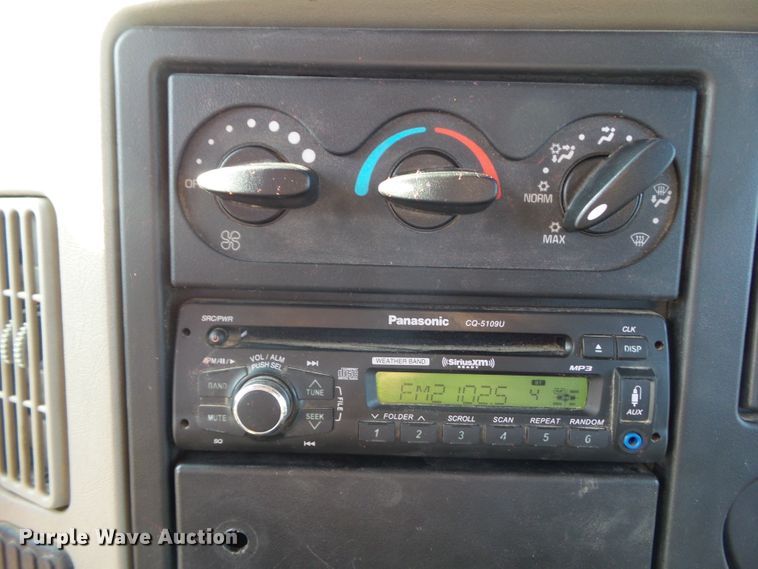 image for item DF0887 2013 International TerraStar  utility truck