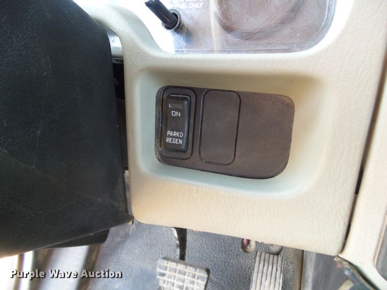 image for item DF0887 2013 International TerraStar  utility truck