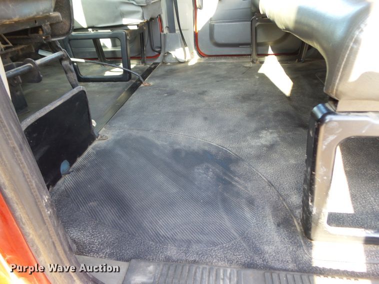 image for item DF0887 2013 International TerraStar  utility truck