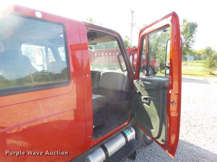 image for item DF0887 2013 International TerraStar  utility truck