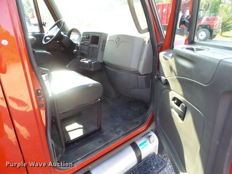 image for item DF0887 2013 International TerraStar  utility truck