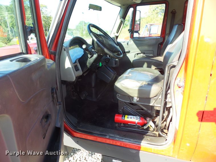 image for item DF0888 2013 International TerraStar  utility truck