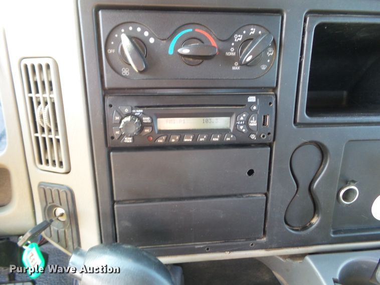 image for item DF0888 2013 International TerraStar  utility truck