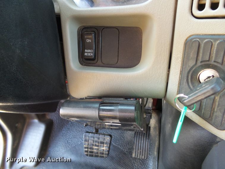 image for item DF0888 2013 International TerraStar  utility truck