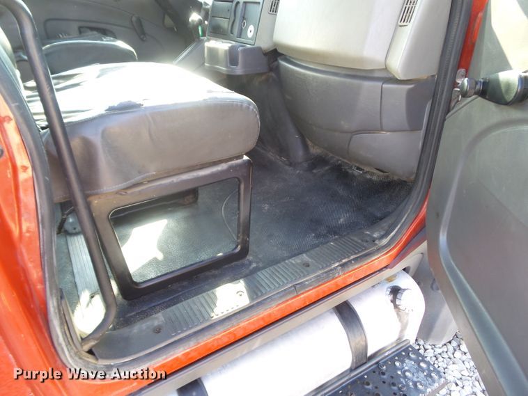 image for item DF0888 2013 International TerraStar  utility truck