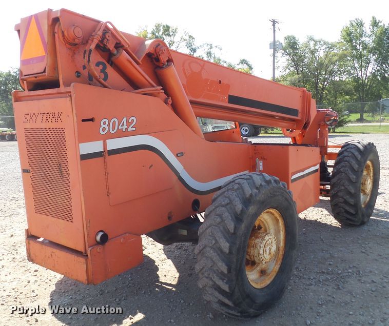 image for item DF0889 SkyTrak 8042  telehandler