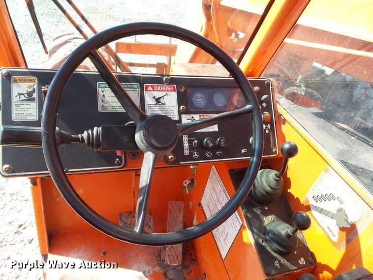 image for item DF0889 SkyTrak 8042  telehandler