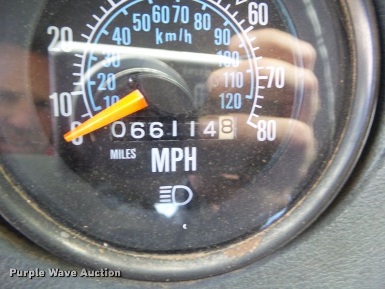 image for item DF0890 1992 Mack RD600  semi truck