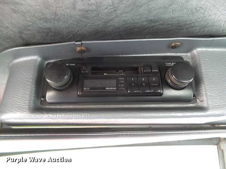 image for item DF0890 1992 Mack RD600  semi truck