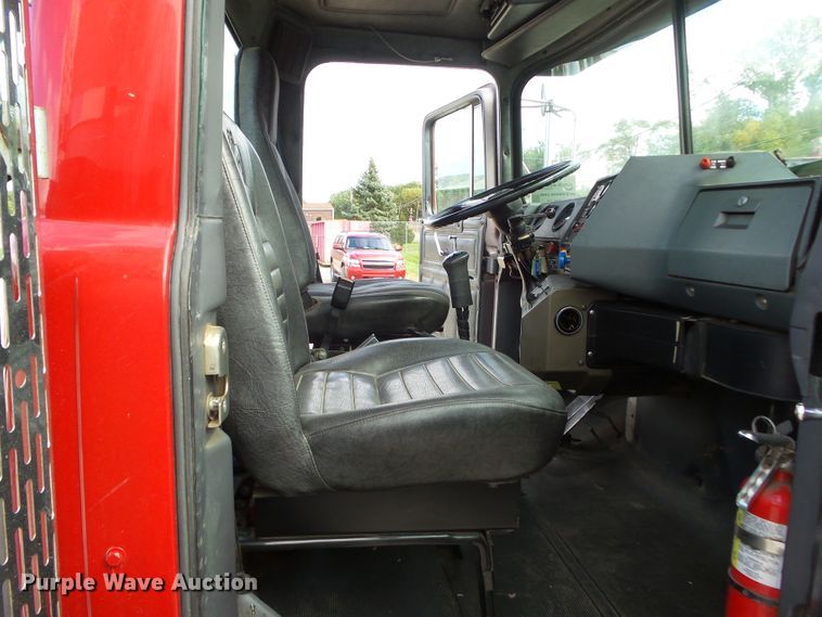 image for item DF0890 1992 Mack RD600  semi truck