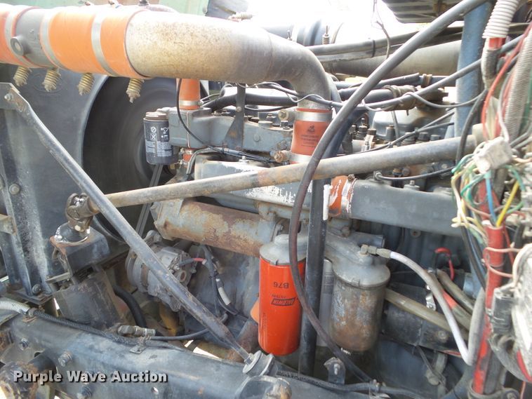 image for item DF0890 1992 Mack RD600  semi truck