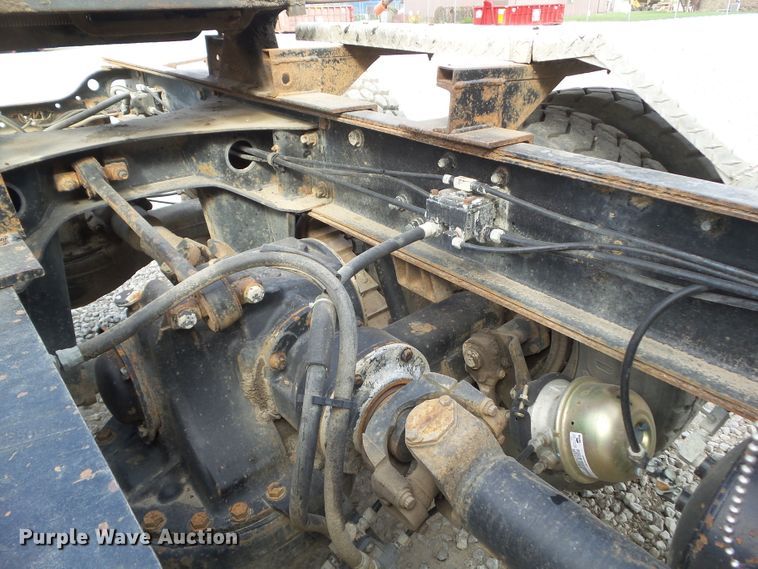 image for item DF0890 1992 Mack RD600  semi truck