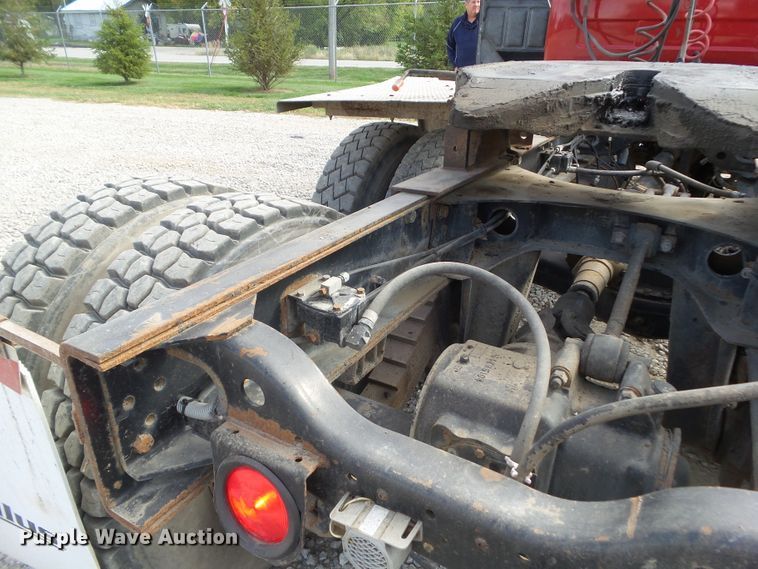 image for item DF0890 1992 Mack RD600  semi truck