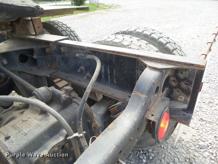 image for item DF0890 1992 Mack RD600  semi truck