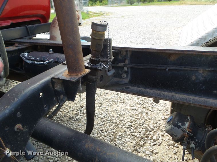 image for item DF0890 1992 Mack RD600  semi truck