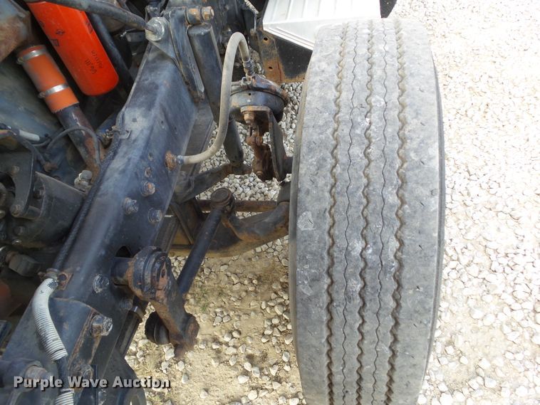 image for item DF0890 1992 Mack RD600  semi truck