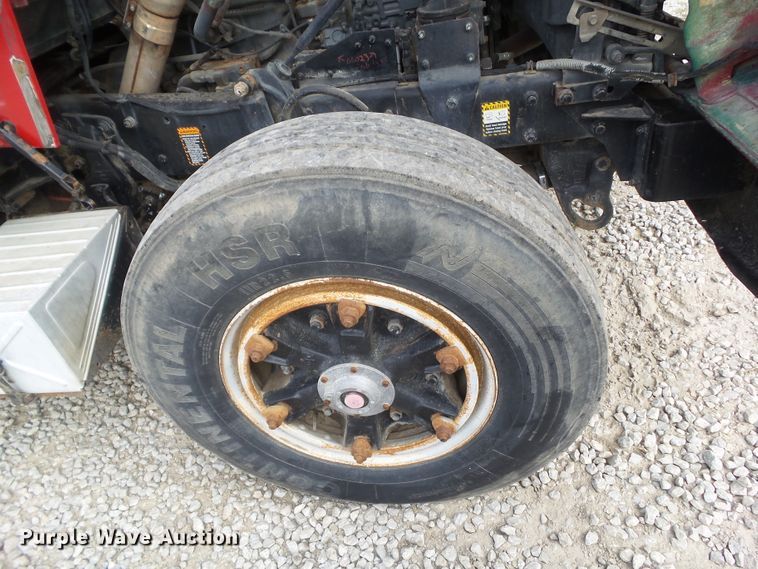 image for item DF0890 1992 Mack RD600  semi truck