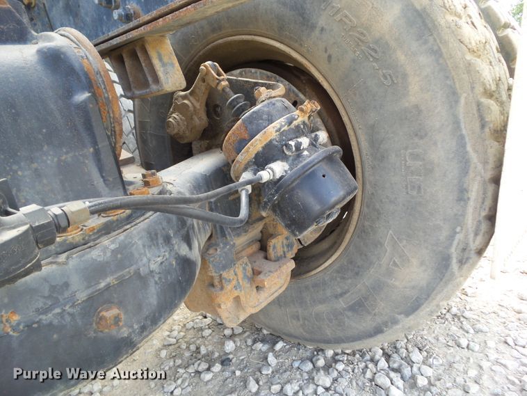 image for item DF0890 1992 Mack RD600  semi truck