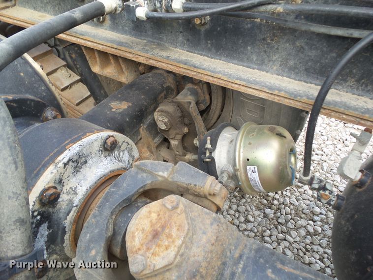 image for item DF0890 1992 Mack RD600  semi truck