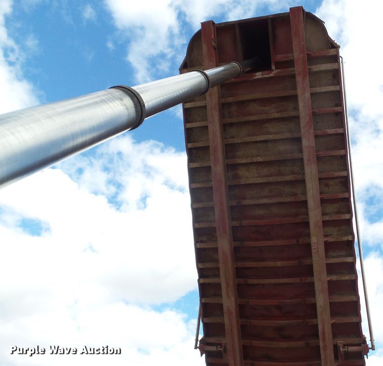 image for item DF0891 1977 Steco ST end dump trailer