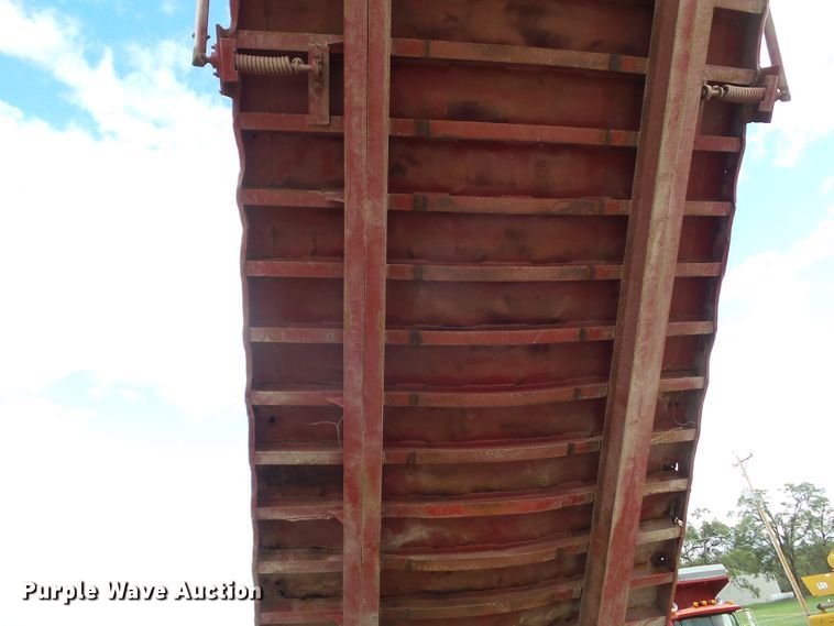 image for item DF0891 1977 Steco ST end dump trailer