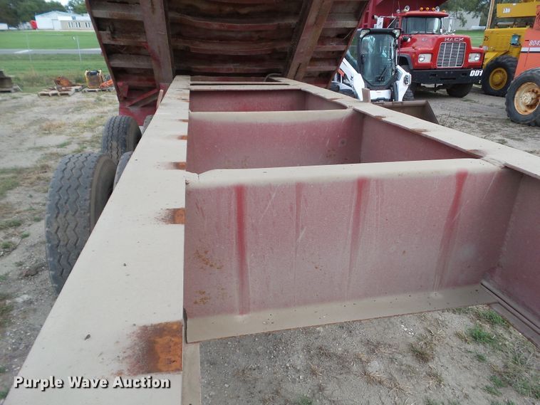 image for item DF0891 1977 Steco ST end dump trailer