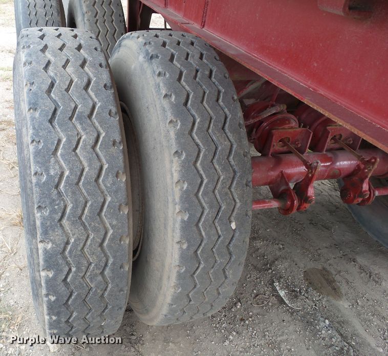 image for item DF0891 1977 Steco ST end dump trailer