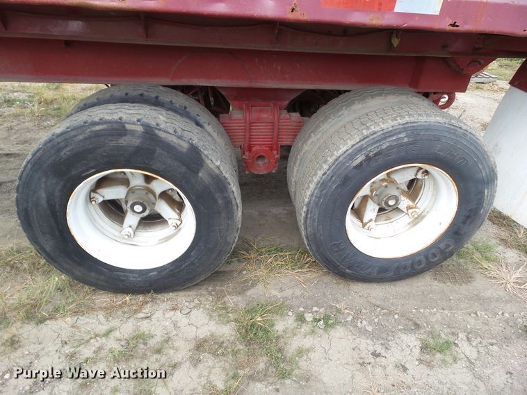 image for item DF0891 1977 Steco ST end dump trailer