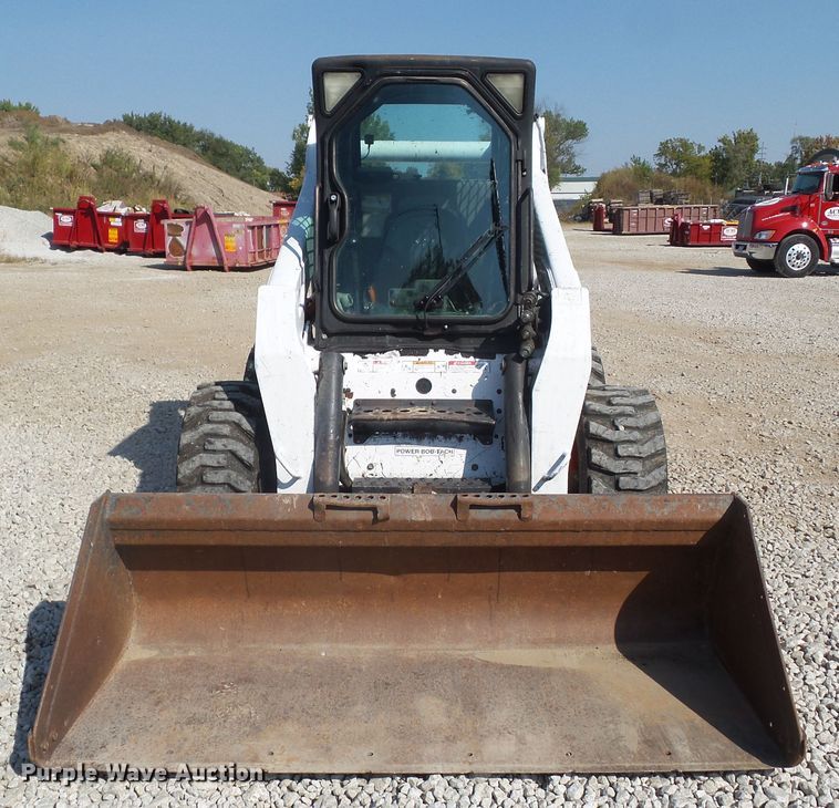image for item DF0892 2010 Bobcat S300  skid steer loader