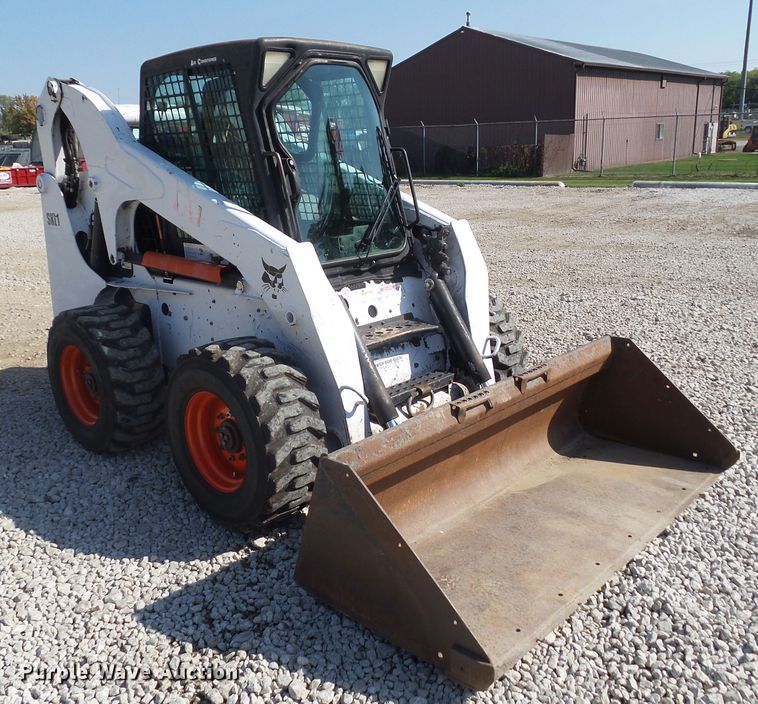 image for item DF0892 2010 Bobcat S300  skid steer loader