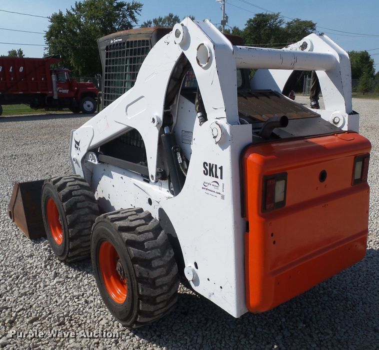 image for item DF0892 2010 Bobcat S300  skid steer loader