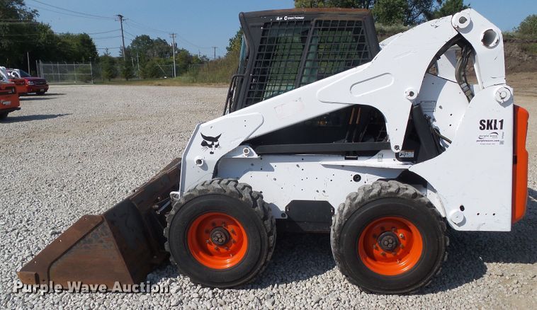 image for item DF0892 2010 Bobcat S300  skid steer loader