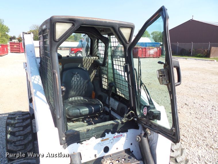 image for item DF0892 2010 Bobcat S300  skid steer loader