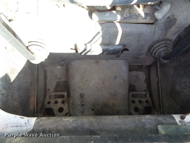 image for item DF0892 2010 Bobcat S300  skid steer loader