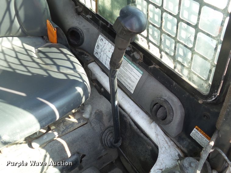 image for item DF0892 2010 Bobcat S300  skid steer loader