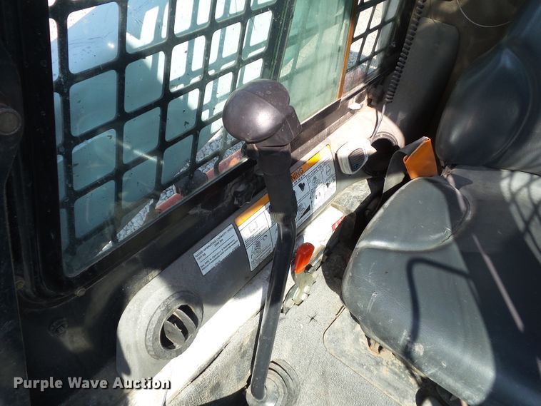 image for item DF0892 2010 Bobcat S300  skid steer loader