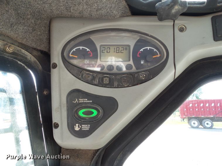 image for item DF0892 2010 Bobcat S300  skid steer loader