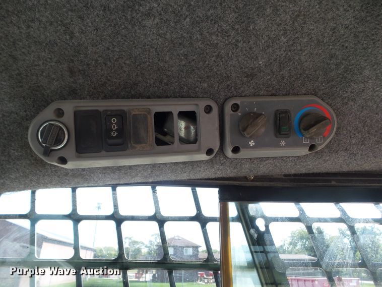 image for item DF0892 2010 Bobcat S300  skid steer loader