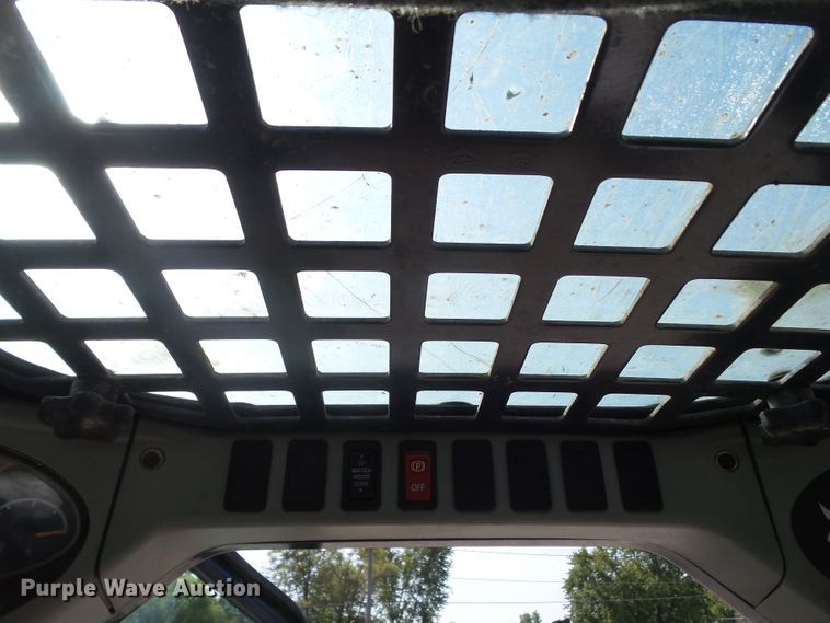 image for item DF0892 2010 Bobcat S300  skid steer loader