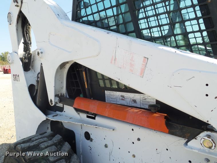 image for item DF0892 2010 Bobcat S300  skid steer loader