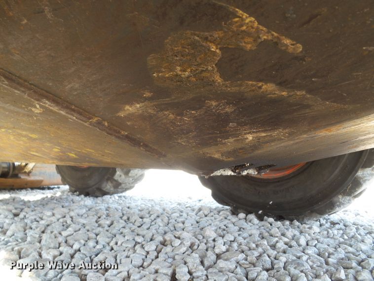 image for item DF0892 2010 Bobcat S300  skid steer loader