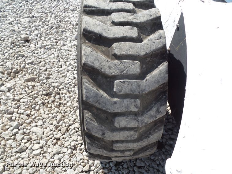 image for item DF0892 2010 Bobcat S300  skid steer loader