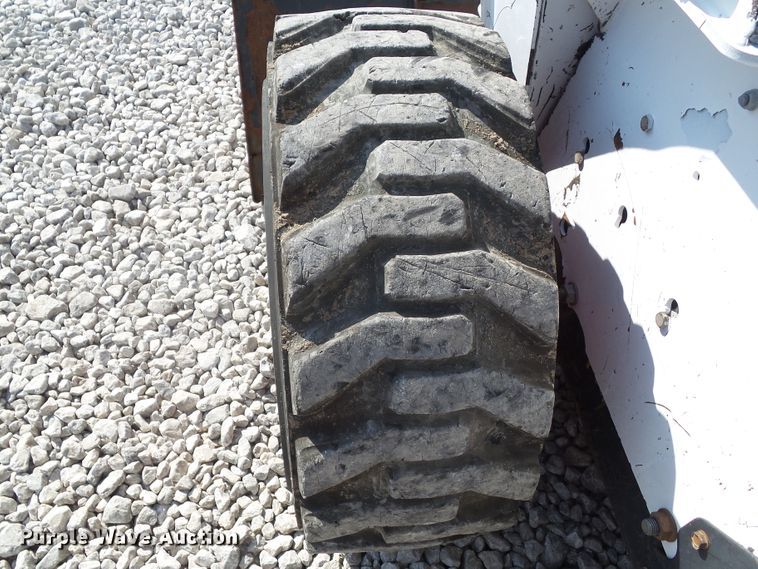 image for item DF0892 2010 Bobcat S300  skid steer loader